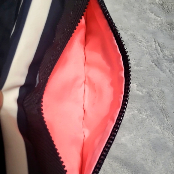 Lululemon Festival Bag in Apex - Picture 5 of 17